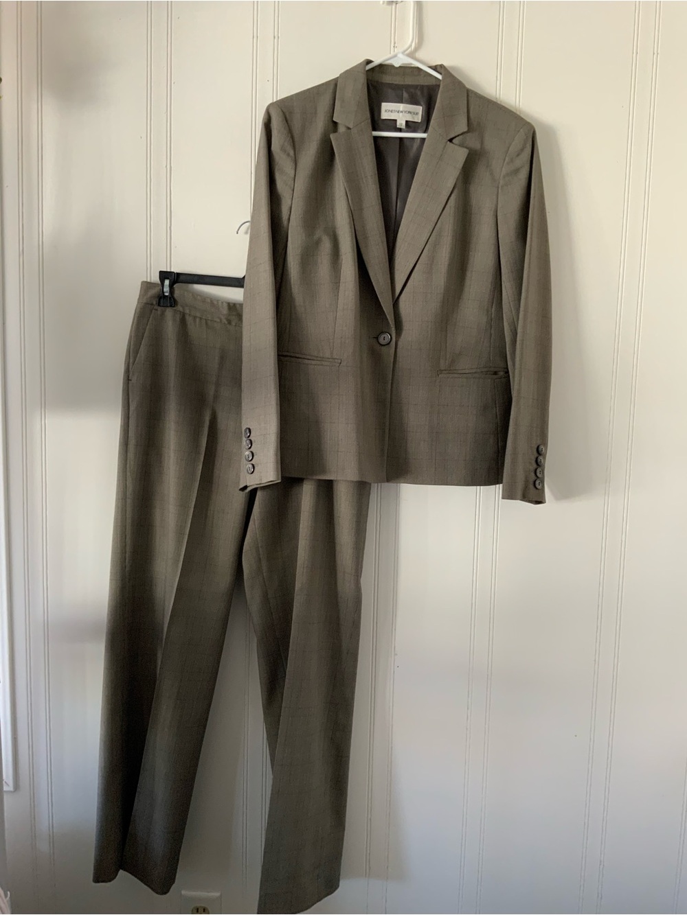 Jones New York Olive-Green Single-Button Blazer with Matching Trousers